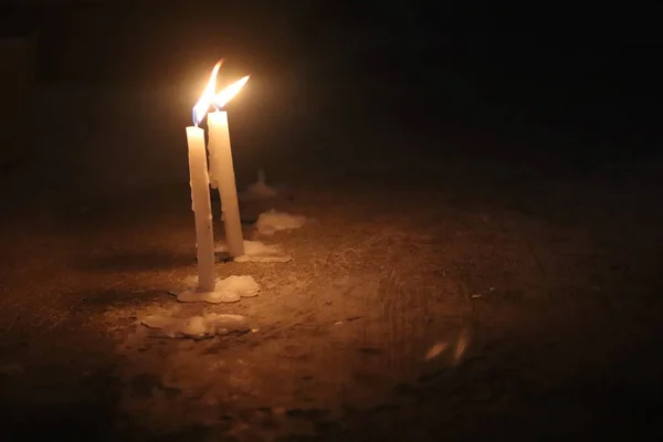 Остальные Свечи Расплавили Две Свечи — стоковое фото