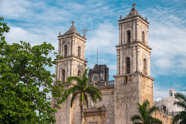 Außenansicht der historischen Kathedrale San Servacio in Valladolild — Stockfoto