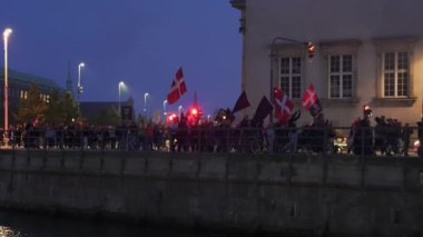Protestocular en üst düzey emeklilik fonlarında eylem talebinde bulundu.