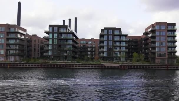 덴마크 의수 도인 코펜하겐의 아름다운 운하들. — 비디오