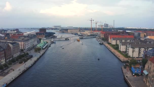 Veduta aerea di Copenhagen, Danimarca. Città vecchia e canali a Copenaghen. — Video Stock