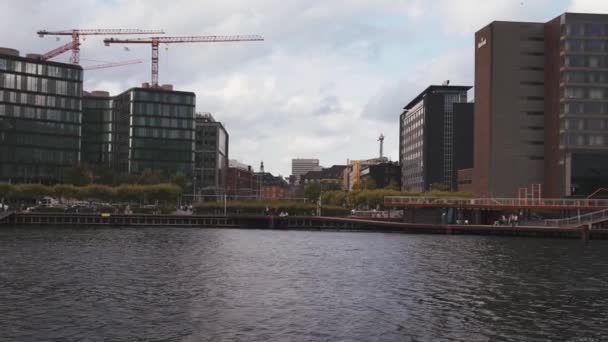 Bellissimi canali di Copenaghen, la capitale della Danimarca. — Video Stock