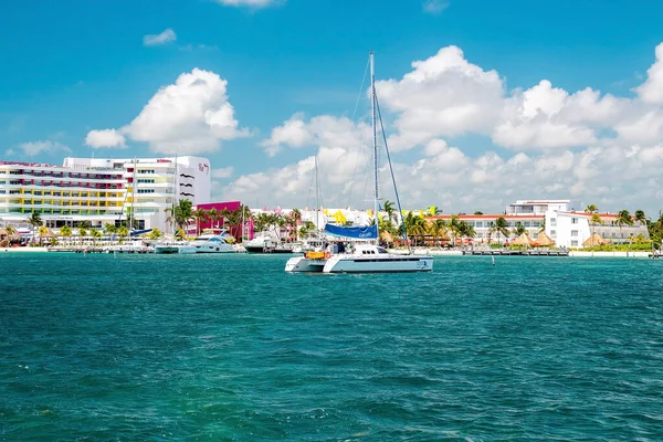 Канкун Мексика Мая 2021 Года Роскошные Отели Курорты Пришвартованными Яхтами — стоковое фото