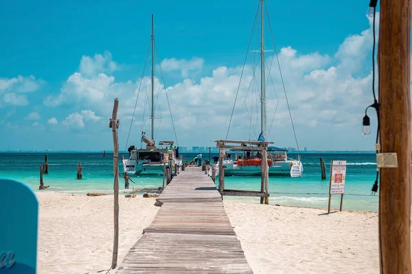 Cancun Mexiko Mai 2021 Holzsteg Der Vom Sand Ins Meer — Stockfoto