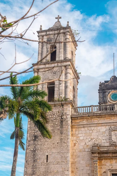 Buiten Historische Kathedraal Van San Servacio Valladolild Tegen Bewolkte Lucht — Stockfoto