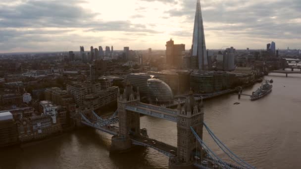 Vista aérea para a bela ponte da torre e o horizonte de Londres — Vídeo de Stock