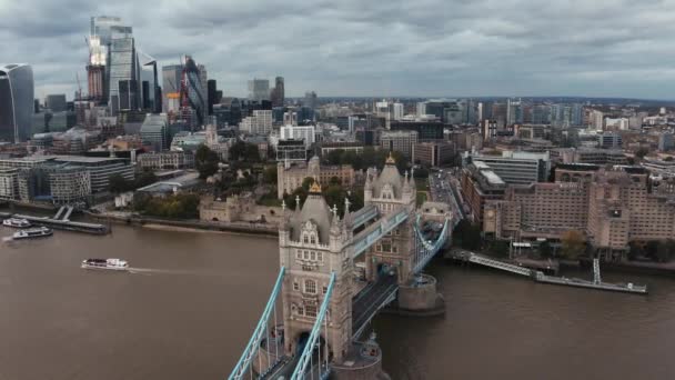 Vista aérea para a bela ponte da torre e o horizonte de Londres — Vídeo de Stock