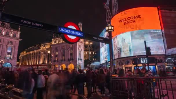 伦敦皮卡迪利广场地下地铁标志的伦敦时差 — 图库视频影像