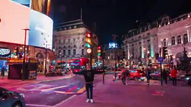 Timelapse del Circo Piccadilly en Londres por la noche — Vídeos de Stock