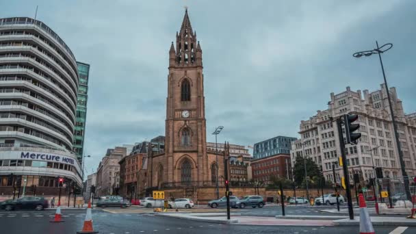 Timelapse utsikt över katedralen i centrum av Liverpool, Storbritannien. — Stockvideo