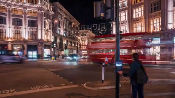 Oxford Street sirkus di malam hari, hyperlapse jam sibuk di London, Inggris. — Stok Video