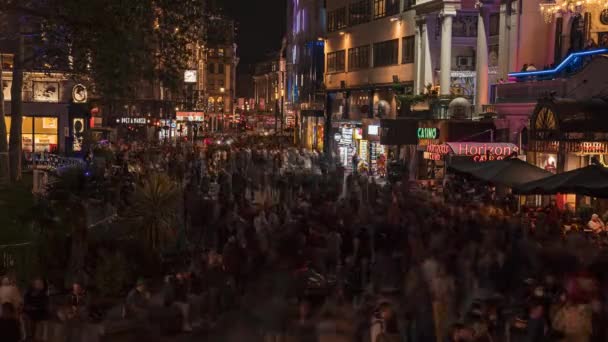 Time lapse of crowds of people near Piccadilly Circus in London — Stock Video