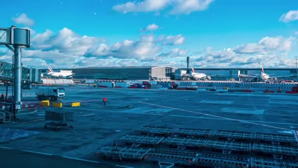 Krásný časový odstup pohled na letiště v Evropě — Stock video