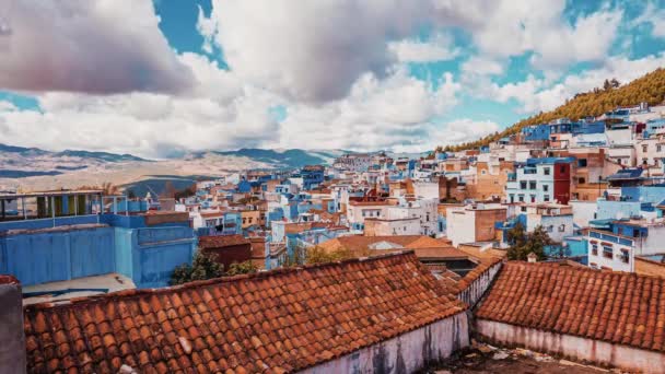 Letecký pohled na krásné město Chefchaouene v Maroku. — Stock video