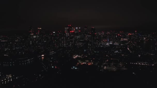 Vista aérea de aves del famoso complejo de rascacielos Canary Wharf — Vídeos de Stock