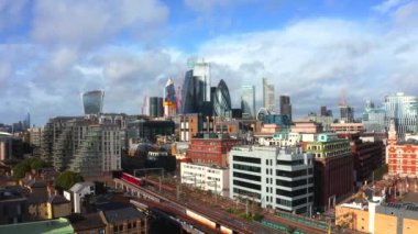 Londra 'nın City Square Mile finans bölgesinin hava panoramik manzarası