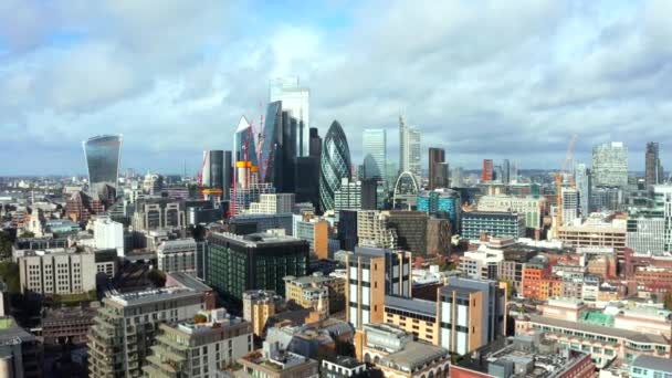 Luchtfoto panoramisch tafereel van het City Square Mile financiële district van Londen — Stockvideo