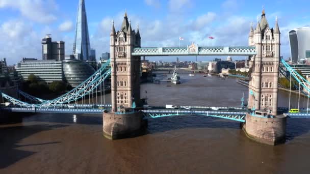 Vista panorámica aérea del Puente de la Torre de Londres y el río Támesis — Vídeo de stock