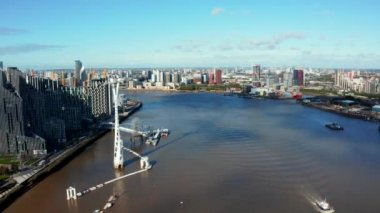 Londra 'daki Emirates Hava Hattı teleferiklerinin hava görüntüsü.