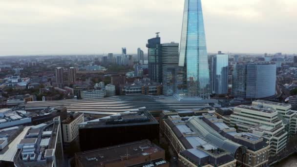 Panoramisch uitzicht op de skyline van de Bank en het financiële district van Londen — Stockvideo