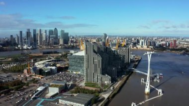 Londra 'daki Emirates Hava Hattı teleferiklerinin hava görüntüsü.
