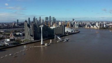 Londra 'daki Emirates Hava Hattı teleferiklerinin hava görüntüsü.