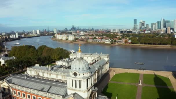 Vista aérea panorámica de Greenwich Old Naval Academy — Vídeo de stock