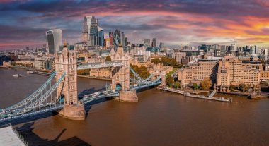 Londra Kulesi Köprüsü 'nün hava panoramik şehir manzarası