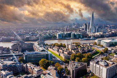 Londra 'nın finans bölgesinin hava panoramik manzarası