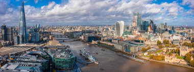 Londra 'nın finans bölgesinin hava panoramik manzarası