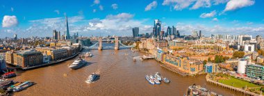 Londra Kulesi Köprüsü 'nün hava panoramik şehir manzarası