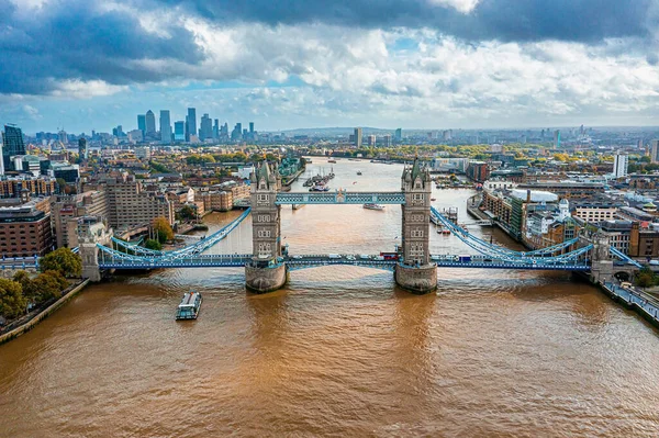 Panoramisch uitzicht vanuit de lucht op de London Tower Bridge — Stockfoto