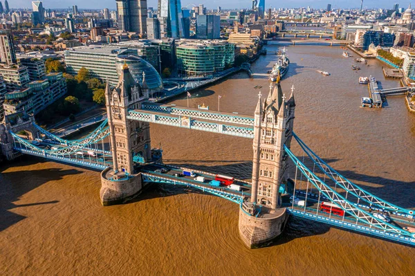 Panoramisch uitzicht vanuit de lucht op de London Tower Bridge — Stockfoto