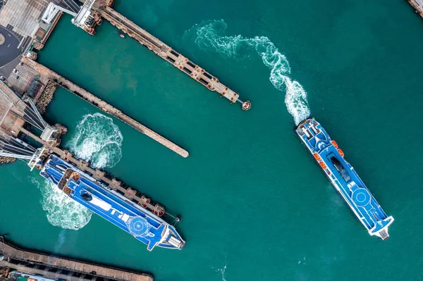 Vista aérea del puerto de Dover con muchos transbordadores —  Fotos de Stock