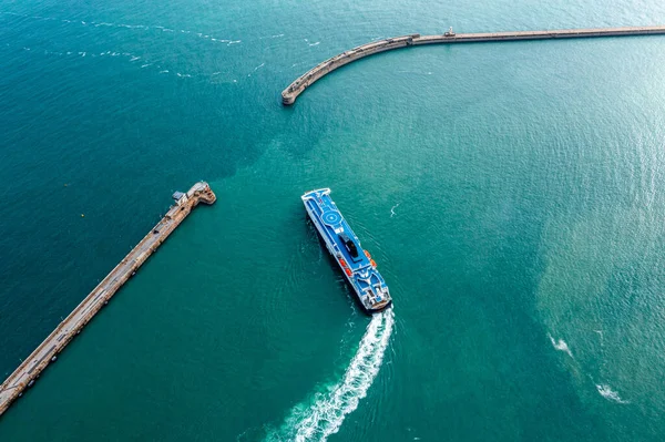 Vista aérea do porto de Dover com muitos ferries — Fotografia de Stock