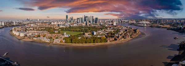 공중 파노라마의 전경, 영국 런던에 있는 카나리아 워프 상업 지구. — 스톡 사진