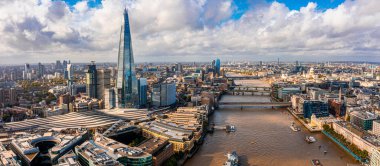 Londra 'nın finans bölgesinin hava panoramik manzarası