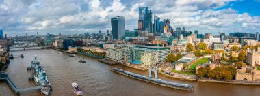Londra 'nın finans bölgesinin hava panoramik manzarası