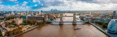 Londra Kulesi Köprüsü 'nün hava panoramik şehir manzarası