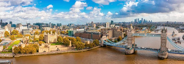 Vue aérienne panoramique sur le London Tower Bridge — Photo