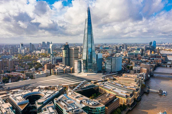 Escena panorámica aérea del distrito financiero de la ciudad de Londres — Foto de Stock