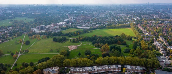 Hermosa vista aérea de Londres con muchos parques verdes —  Fotos de Stock