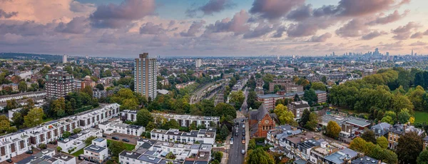 Hermosa vista aérea de Londres con muchos parques verdes — Foto de Stock