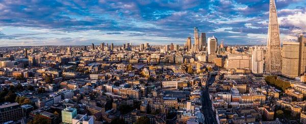 A londoni pénzügyi negyed légi panorámája — Stock Fotó