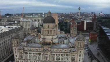 Akşam günbatımında Liverpool 'un güzel manzarası. Liverpool hava görüntüsü.