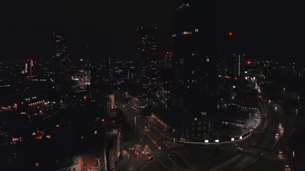 Foto aérea de Manchester, Reino Unido por la noche. — Vídeos de Stock