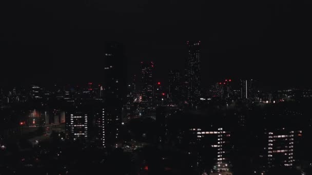 Foto aérea de Manchester, Reino Unido por la noche. — Vídeo de stock
