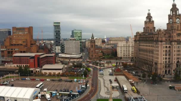 Akşam günbatımında Liverpool 'un güzel manzarası. Liverpool hava görüntüsü. — Stok video