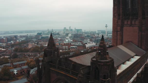 Uitzicht vanuit de lucht op de kathedraal van Liverpool of de kathedraal van Christus — Stockvideo