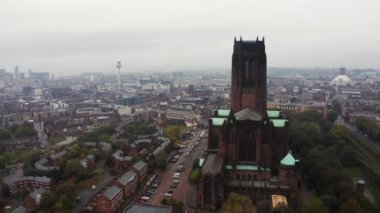 Liverpool Katedrali ya da İsa Katedrali 'nin havadan görünüşü